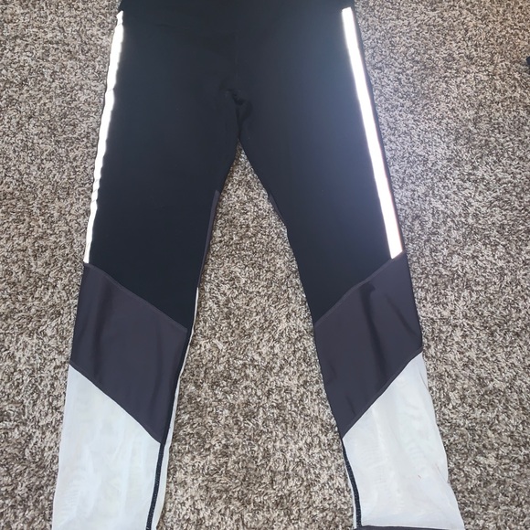 Fabletics leggings - Picture 2 of 2